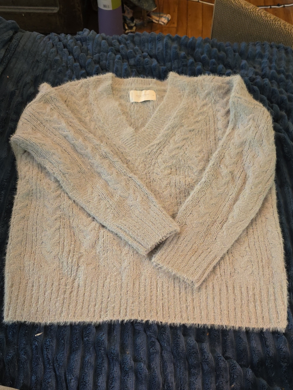 Lucky Brand Fuzzy Cable Knit V-Neck Sweater in Light Gray